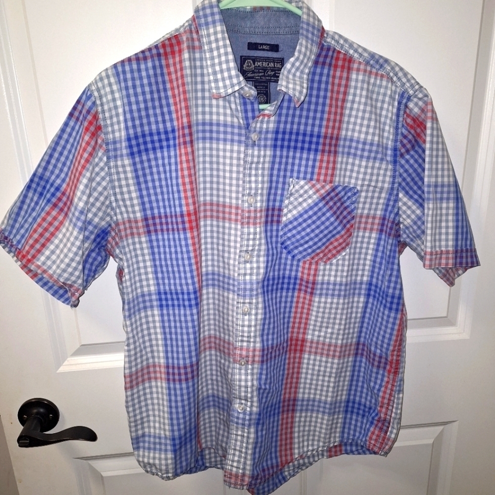 An American Rag 100% cotton short sleeve button-down shirt in a size large
